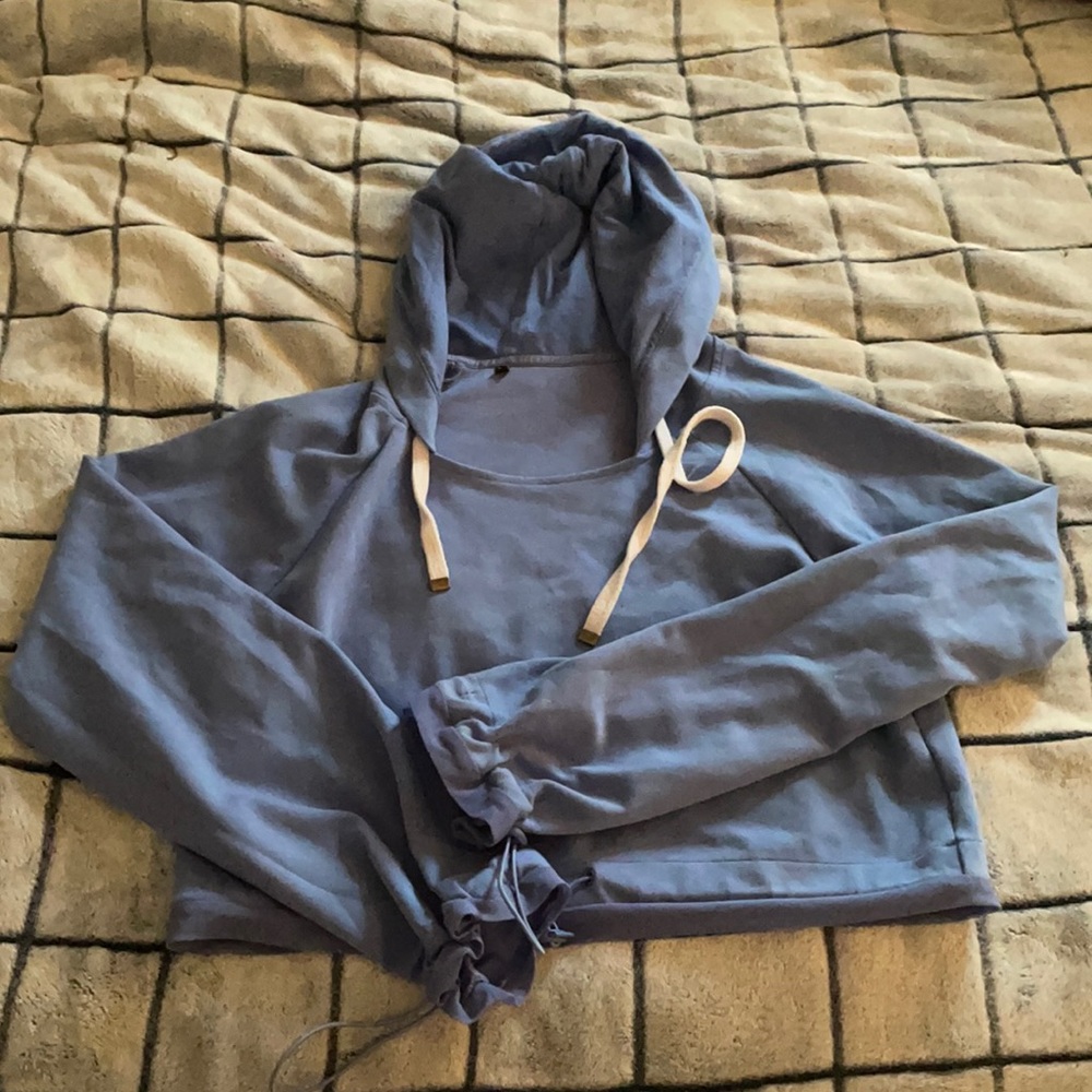 GYMSHARK crop hoodie with cinched waist and wrist